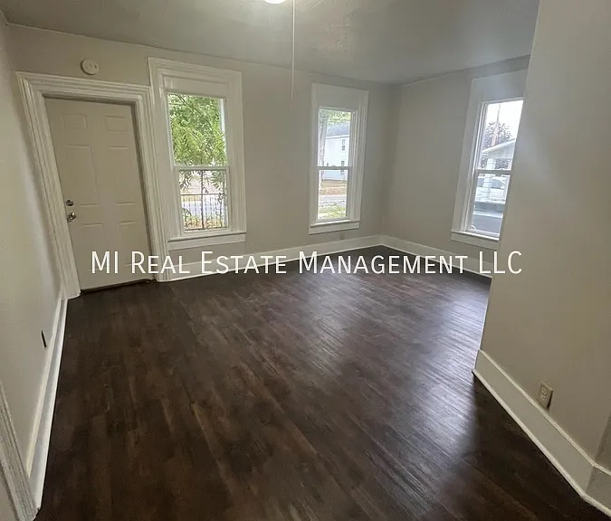 305 E Grove St #1 — Photo 3
