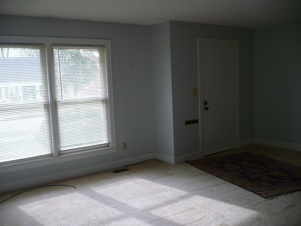 front room at entry commonly used as computer area