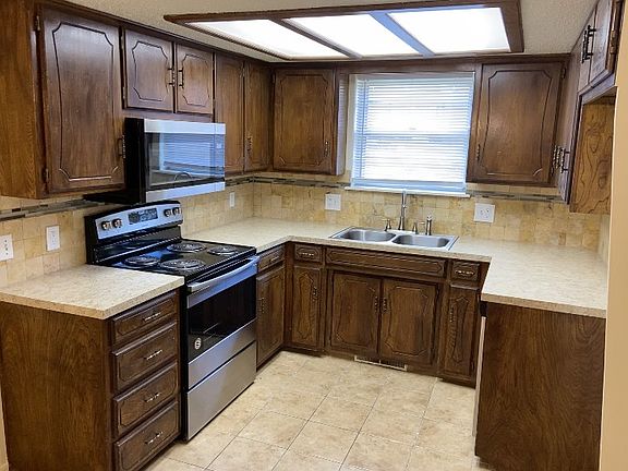 3rd image of 5606 Fountain Head Dr