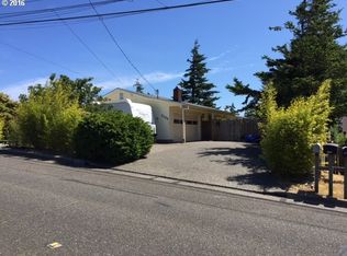 2169 Oak St, North Bend, OR 97459
