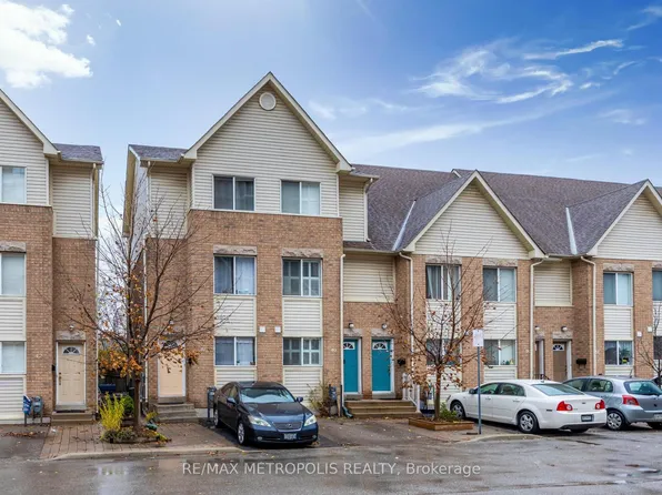 21 Replin Rd #40, Toronto, ON M6A 2M8