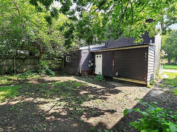 3rd image of 44 Ewing St