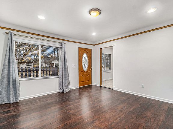 5th image of 24350 Parklawn St