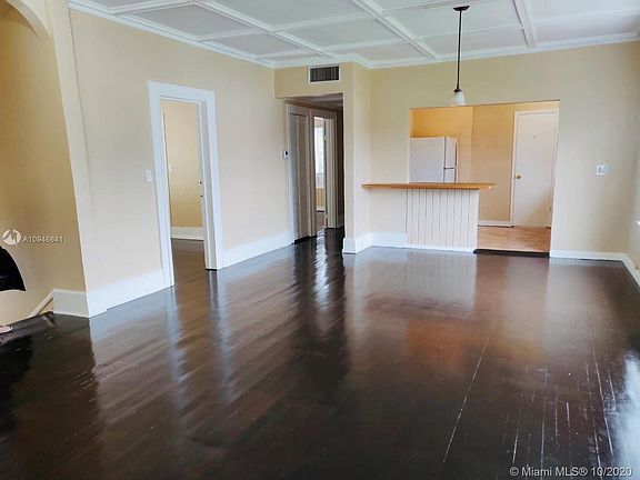 3rd image of 304 SW 20th St #2