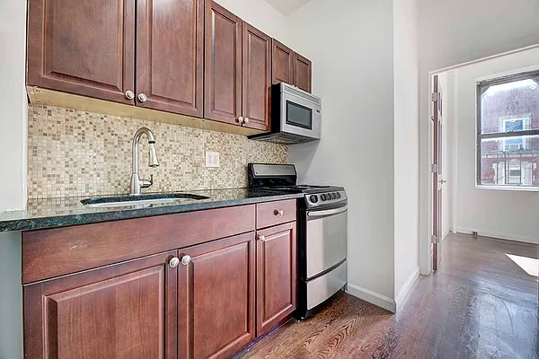 Rented by REAL New York | media 24