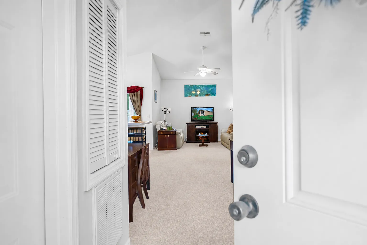 2 bed, 1153 sqft, $1,715 — Photo 3