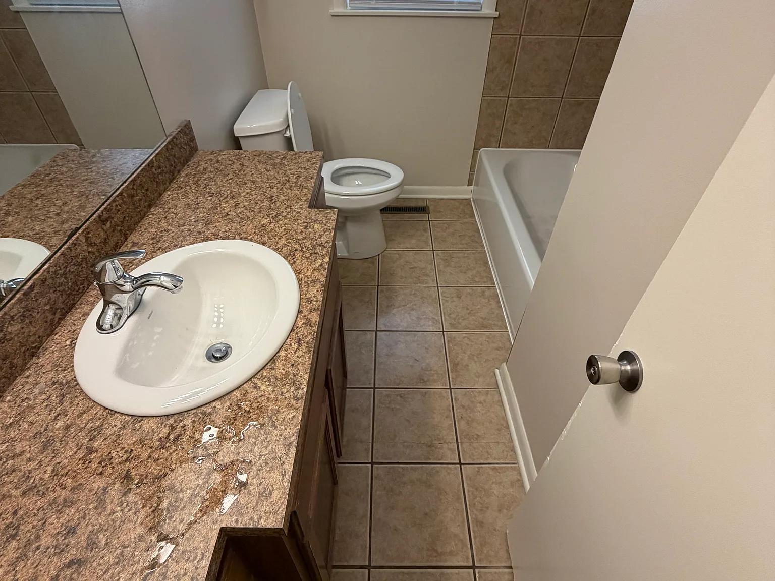 3 bed, 1.5 bath, 1600 sqft, $1,995 — Photo 2