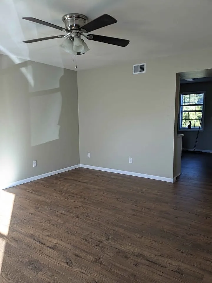 3 bed, 1.5 bath, $1,200 — Photo 2