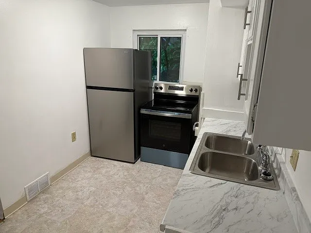 435 E 7th Ave — Photo 6