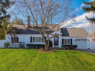 55 Saint Andrews Dr, Huntington, NY 11743