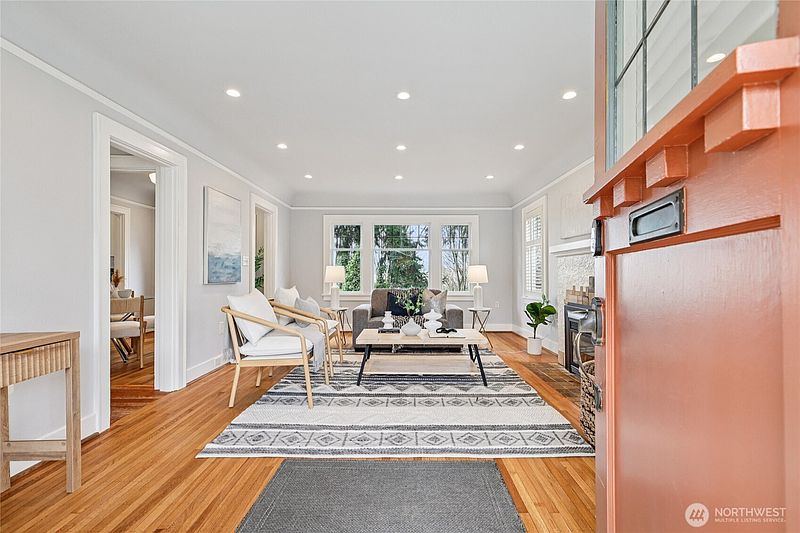 4th image of 1911 12th Avenue S