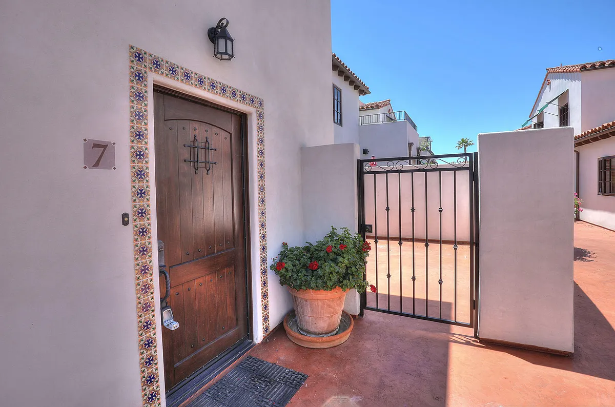 Building Photo - 4004 Via Lucero #7