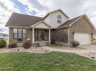 1057 Cobblestone Cir, Shepherdsville, KY 40165