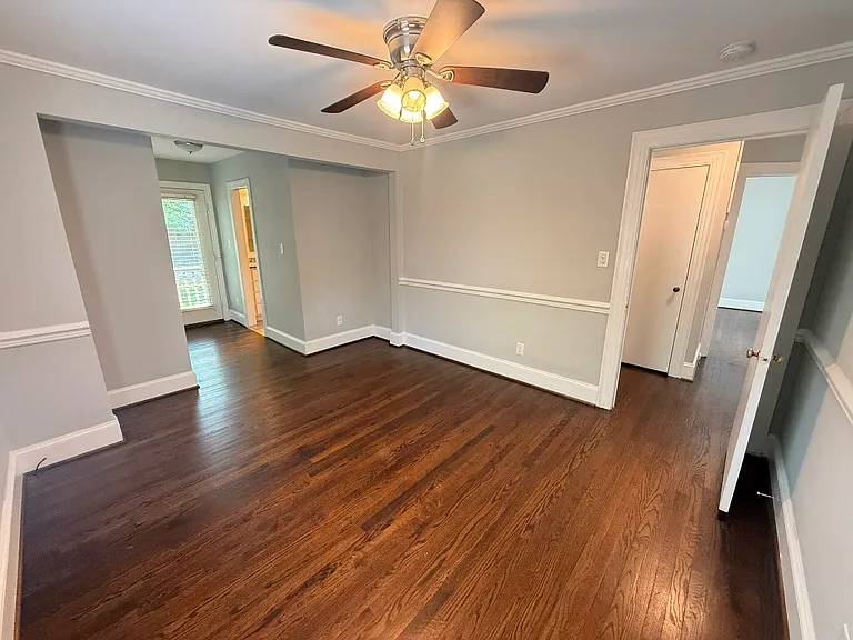 2403 E 4th St — Photo 30