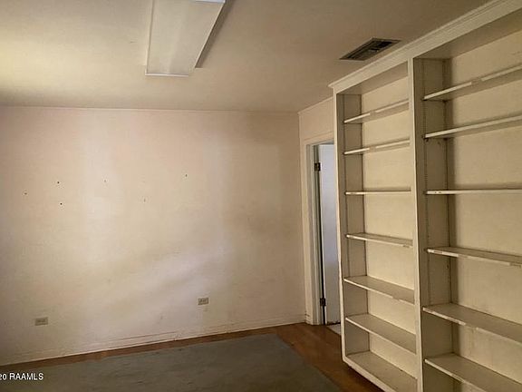 3rd image of 116 Oakwood Dr