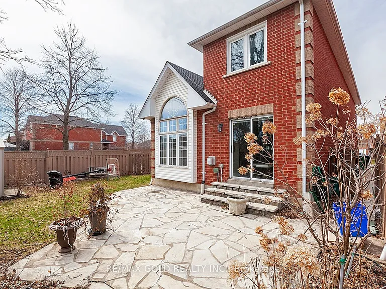 1 Ripley Cres — Photo 6