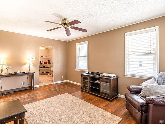 4th image of 4017 Elliot Ave