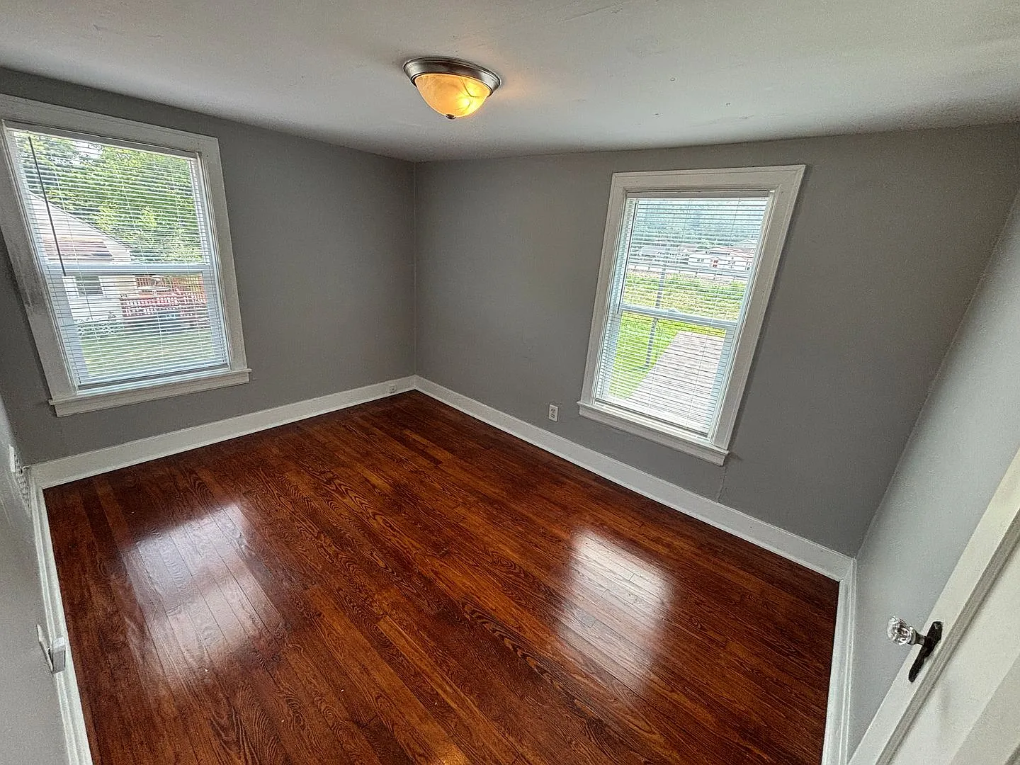 Beautiful 3 Bedroom/1 Bath Home in Lancaster — Photo 2