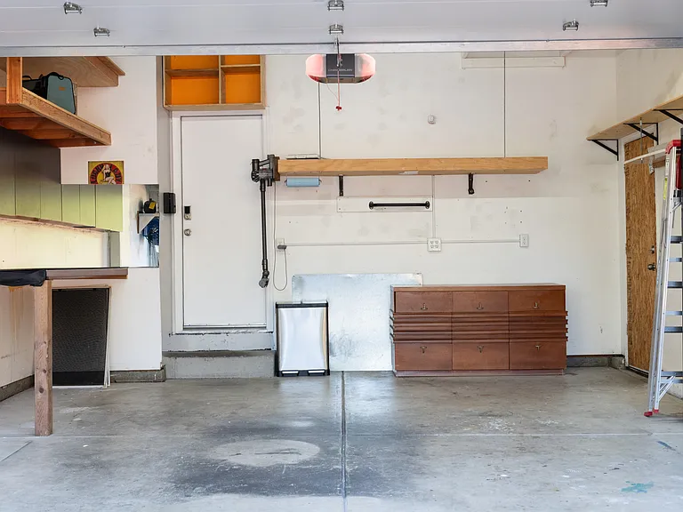 652 Charleston Ct — Photo 30