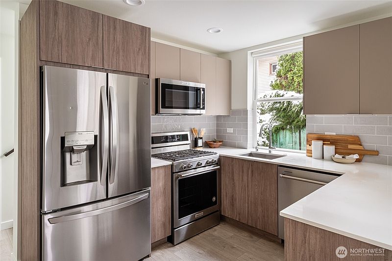 4th image of 4155 Delridge Way SW
