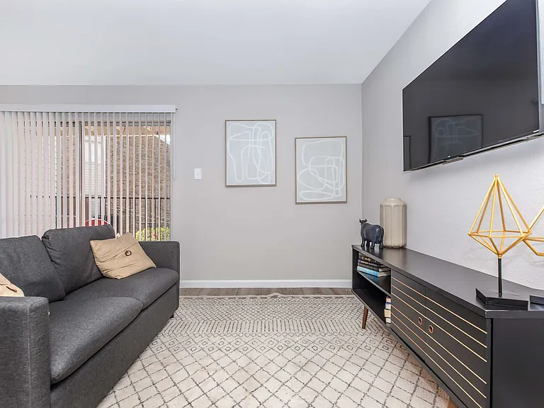 The 910 Apartments — Photo 10