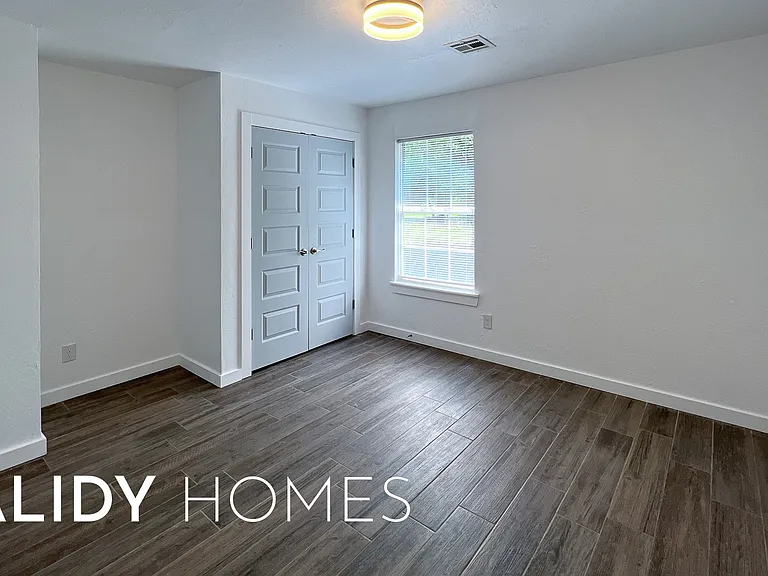 601 W Caddo St — Photo 26