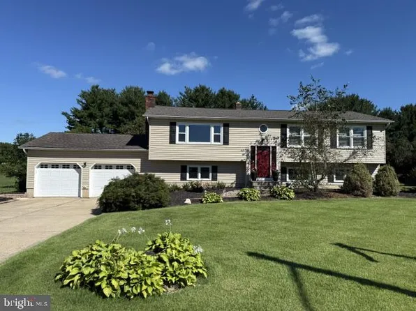 9 Old Post Ln, Hamilton, NJ 08620
