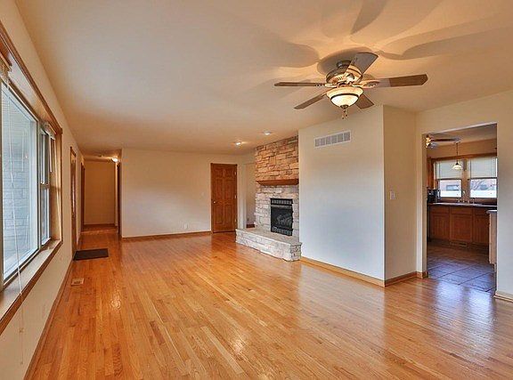 3rd image of 12601 Fairbanks St