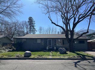 276 Cambridge St, Ashland, OR 97520