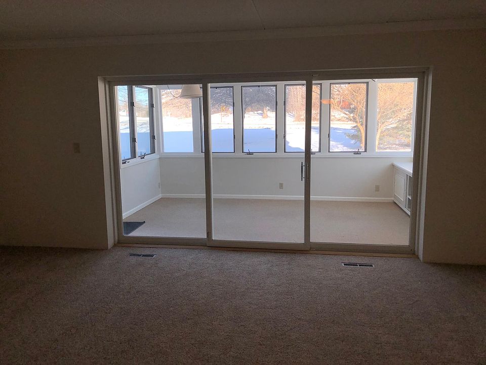 Living Room/Three Season Room