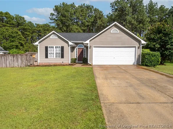 111 Longleaf Pines Dr, Raeford, NC 28376