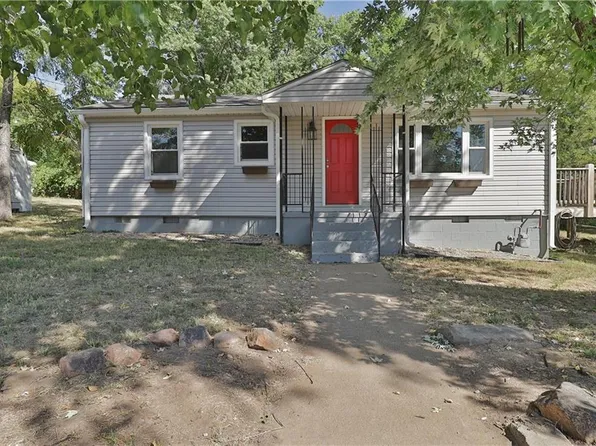 306 W 9th St, Eudora, KS 66025