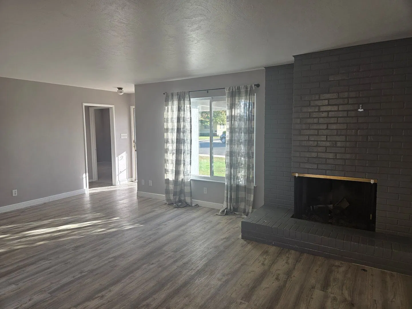 House For Rent — Photo 2