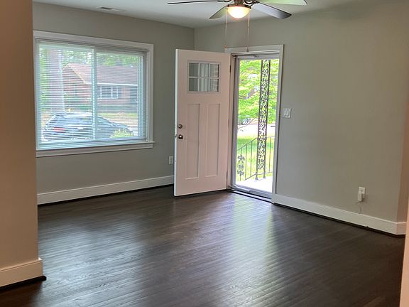 3rd image of 915 Hampton Rd