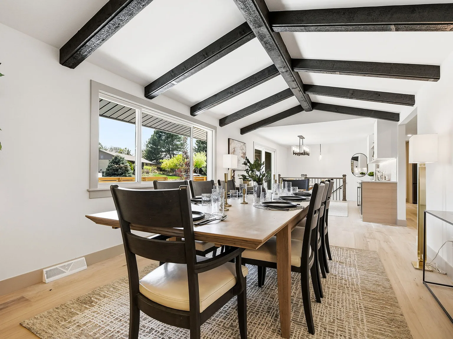 5 bed, 4.5 bath, 3301 sqft, $6,000 — Photo 3