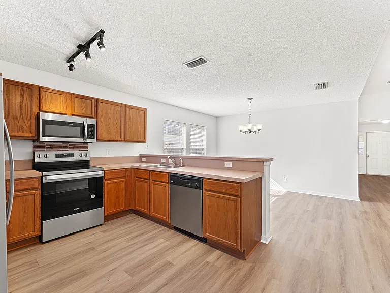 30 N Vermont Ave — Photo 4