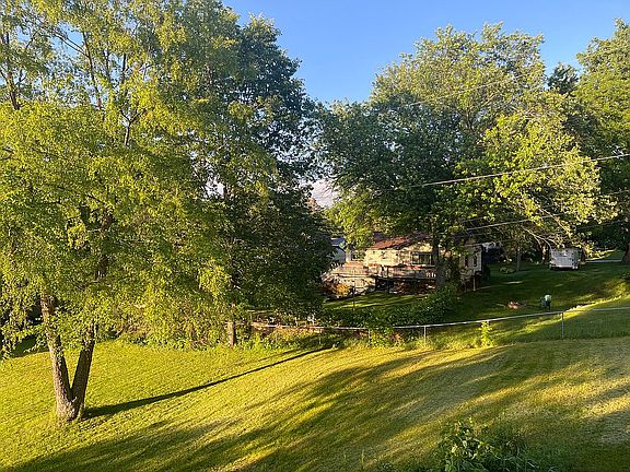 2nd image of 3027 Hillsdale Dr
