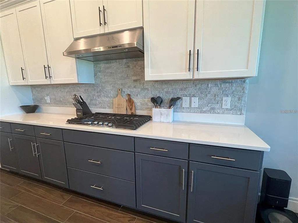 3 bed, 3.0 bath, 2500 sqft, $4,750 — Photo 4