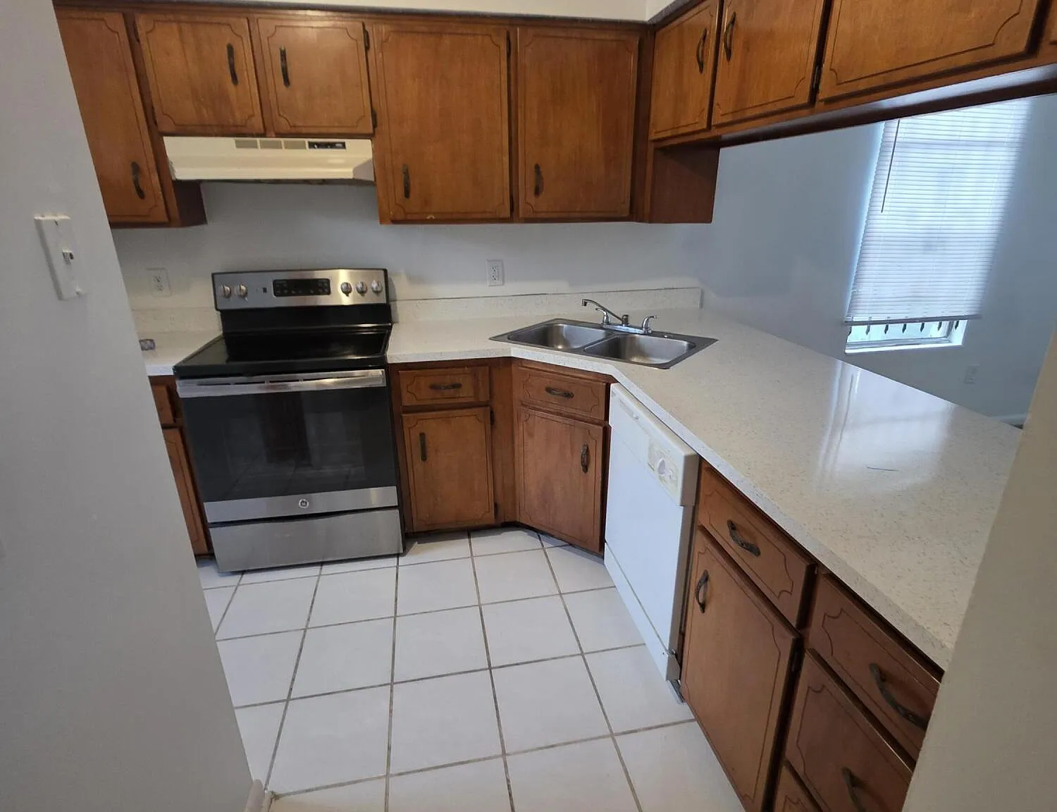 2 bed, 1.5 bath, 1024 sqft, $1,450 — Photo 3