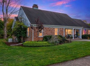 90 Suncrest Ave, North Haledon Boro, NJ 07508