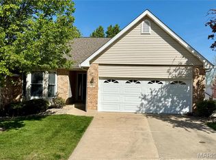 2 McKinley Pointe Ct, Saint Charles, MO 63301