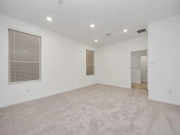 904 Capracotta Dr — Photo 5