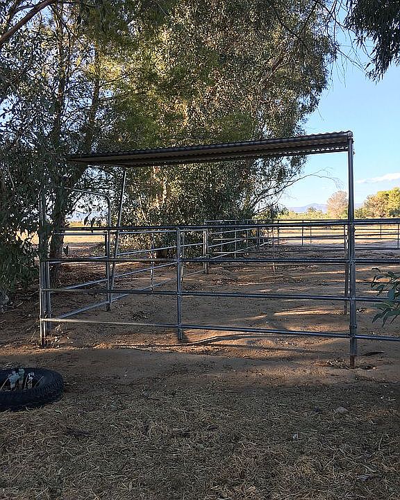 3 horse corals and cover 