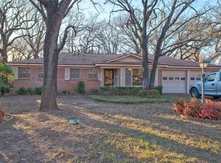 500 Canyon Ridge Dr, Euless, TX 76040