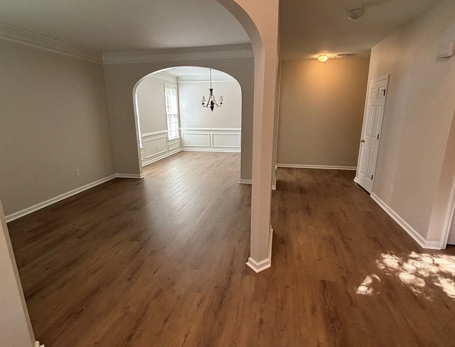 5 bed, 3300 sqft, $3,300 — Photo 2