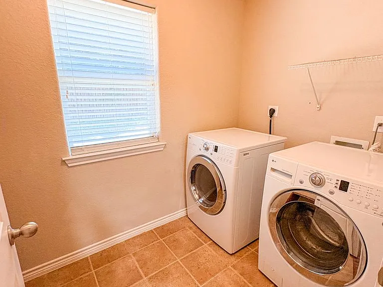 2907 Montague County Dr — Photo 21