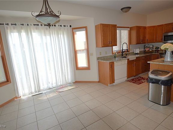 5th image of 95 Willowbend Dr