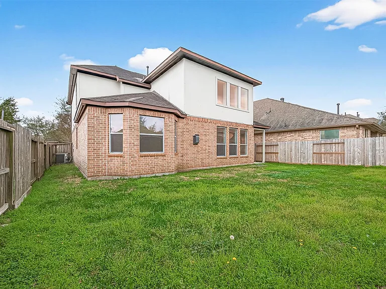 24526 Avellino Ct — Photo 48