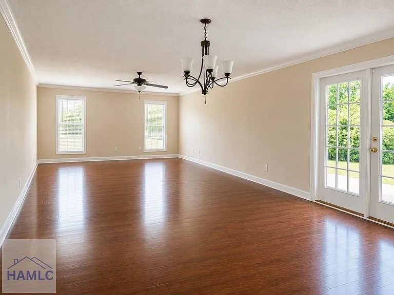 1106 Creekside Cir — Photo 3