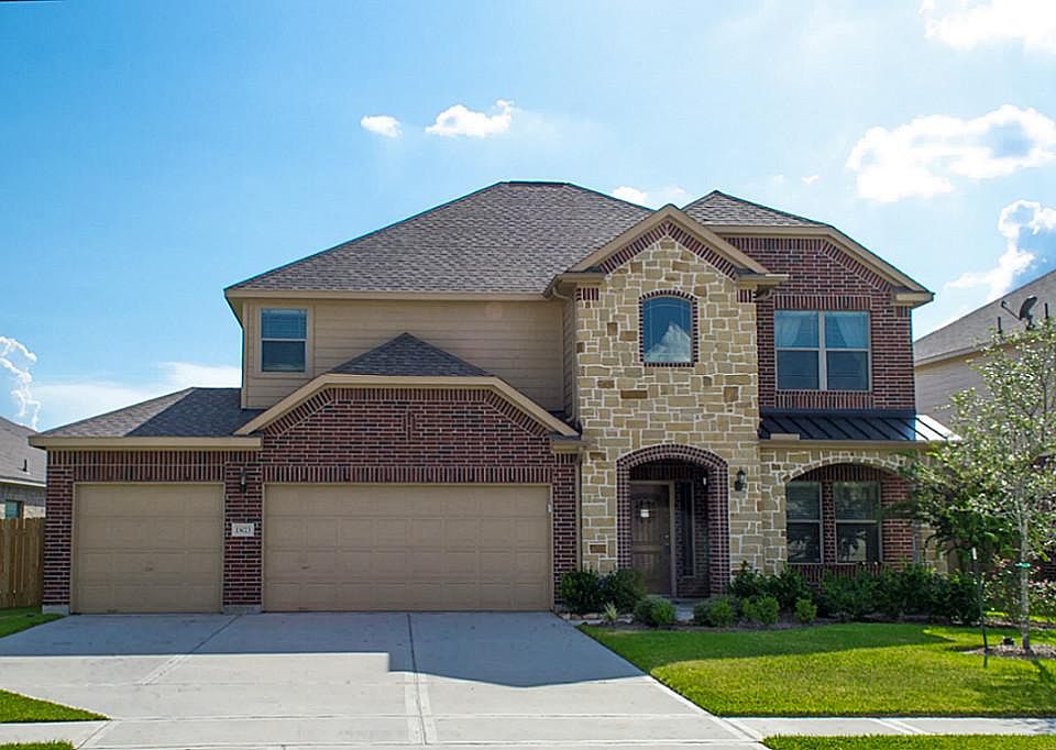 Beautiful elevation and stonework on this Gehan home!